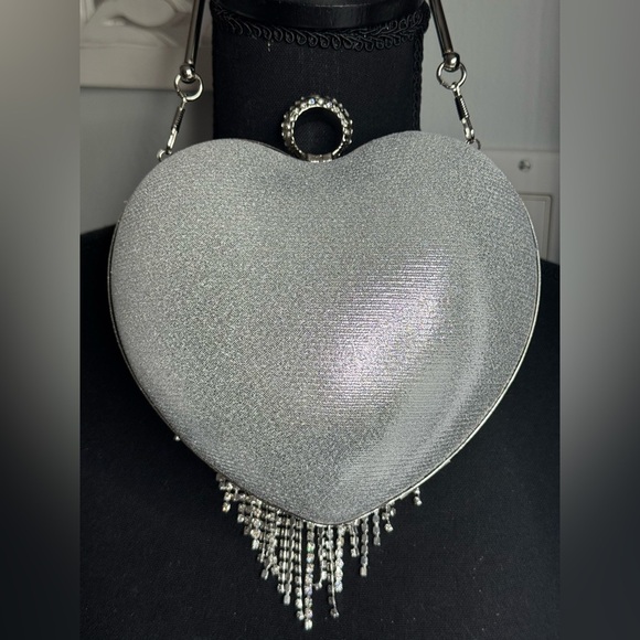Elegant Silver & Crystal Heart-Shaped Evening Bag - Picture 4 of 5
